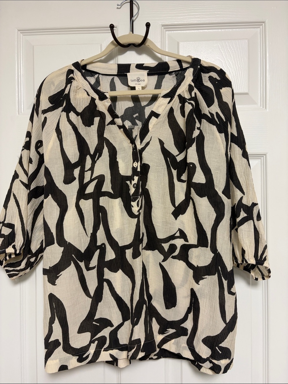 Umgee Black & Beige  Abstract V-Neck Button Blouse